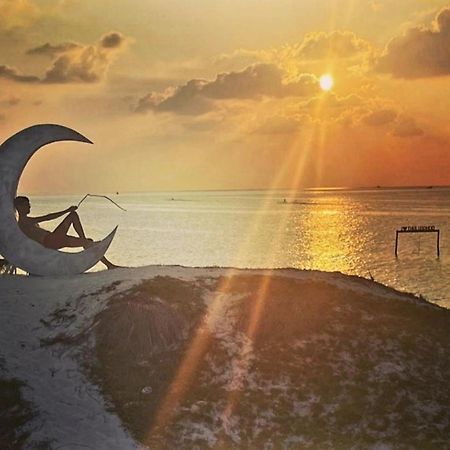 Ocean Breeze Maldives Hotel Thulusdhoo Exterior photo