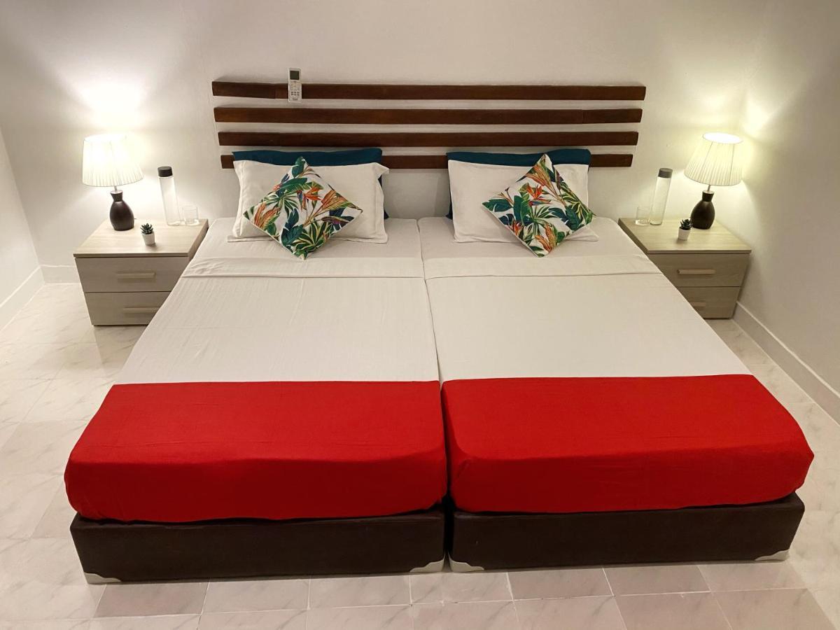 Ocean Breeze Maldives Hotel Thulusdhoo Exterior photo