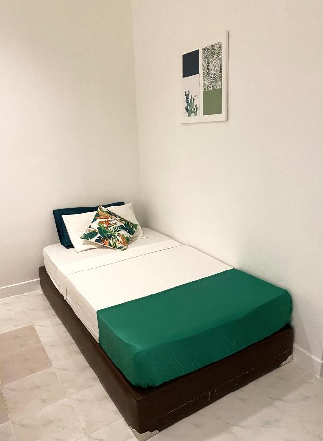 Ocean Breeze Maldives Hotel Thulusdhoo Exterior photo