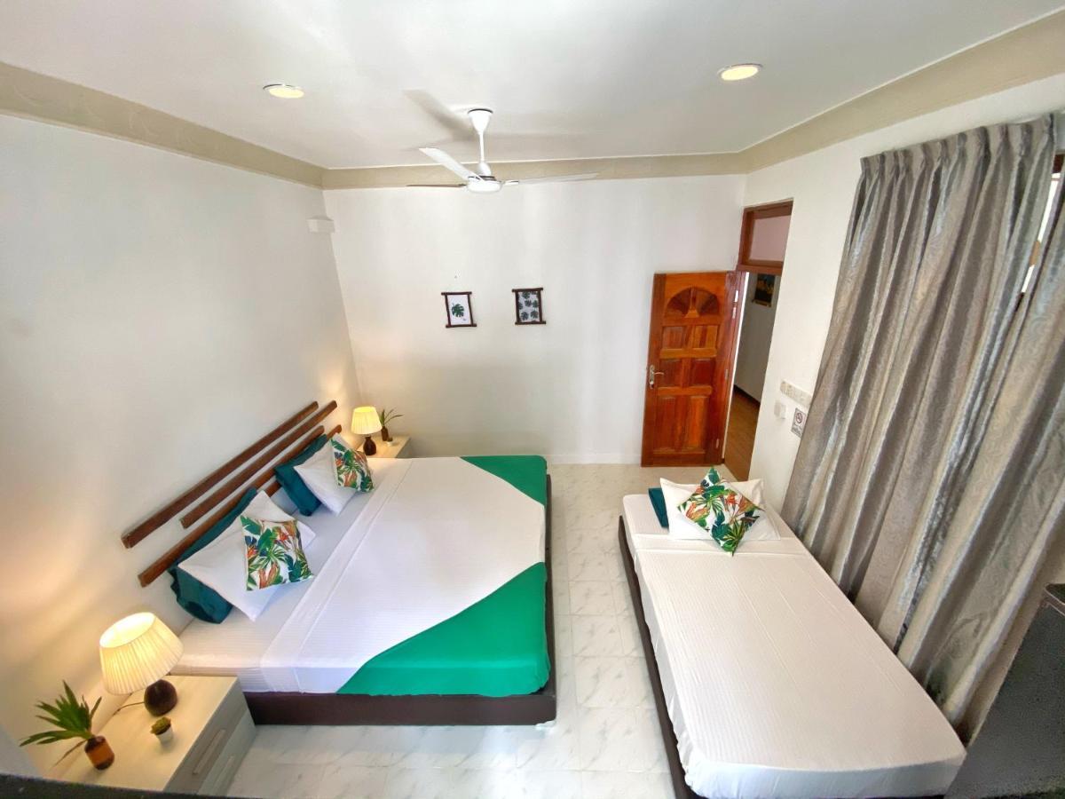 Ocean Breeze Maldives Hotel Thulusdhoo Exterior photo