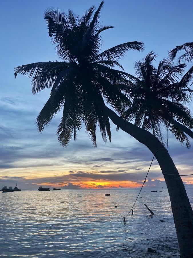 Ocean Breeze Maldives Hotel Thulusdhoo Exterior photo