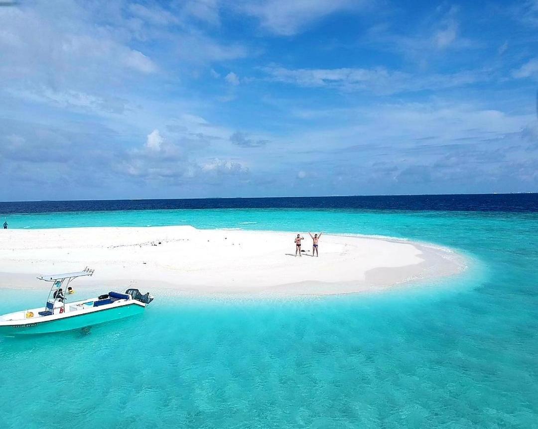 Ocean Breeze Maldives Hotel Thulusdhoo Exterior photo