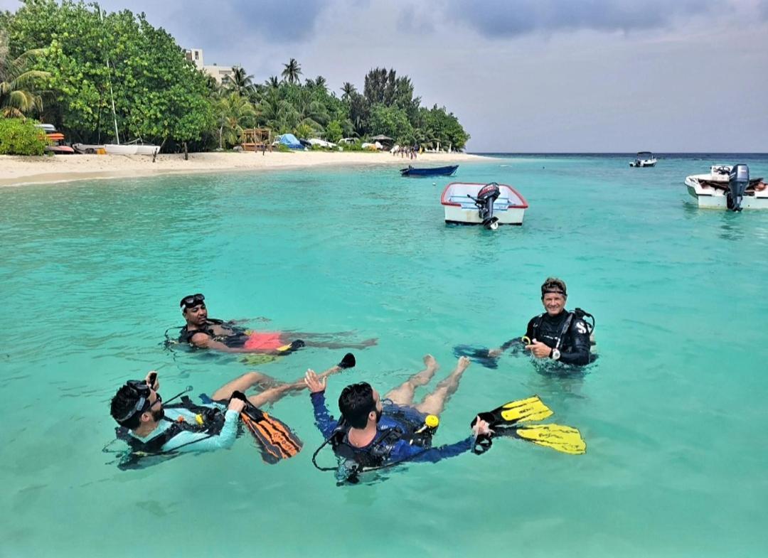 Ocean Breeze Maldives Hotel Thulusdhoo Exterior photo